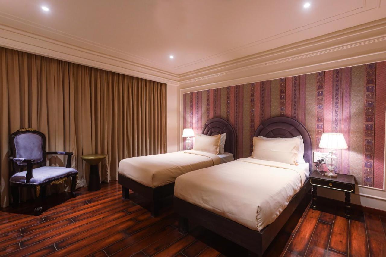 The Saga Hotel New Delhi Exterior photo