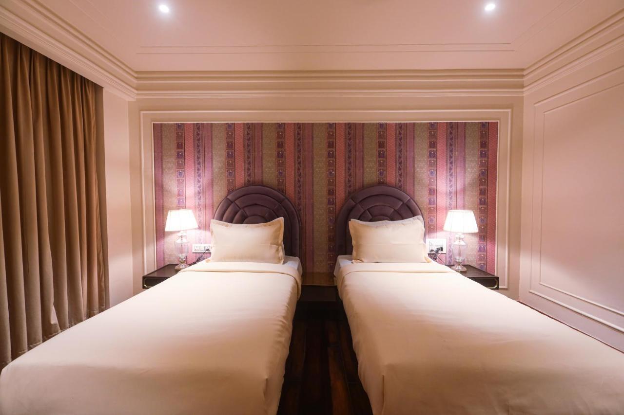 The Saga Hotel New Delhi Exterior photo