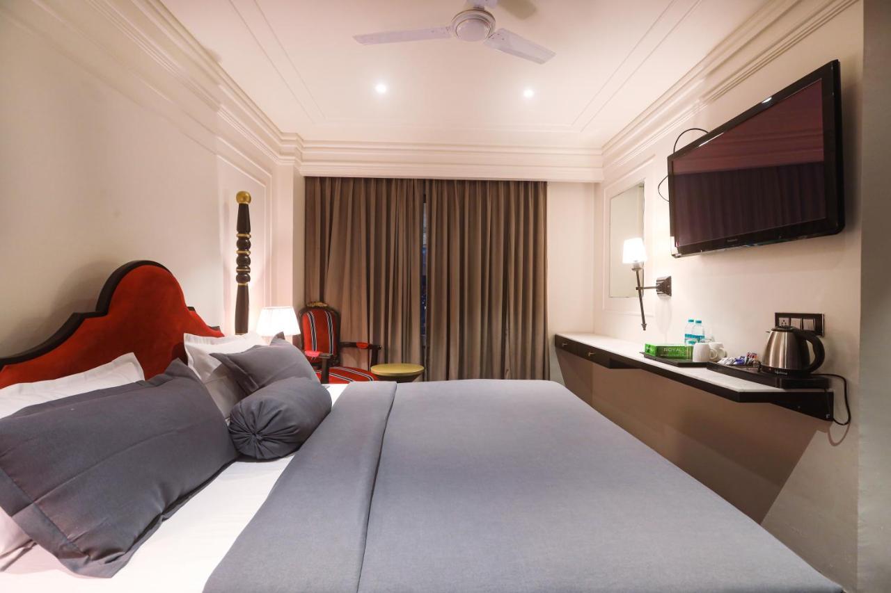 The Saga Hotel New Delhi Exterior photo
