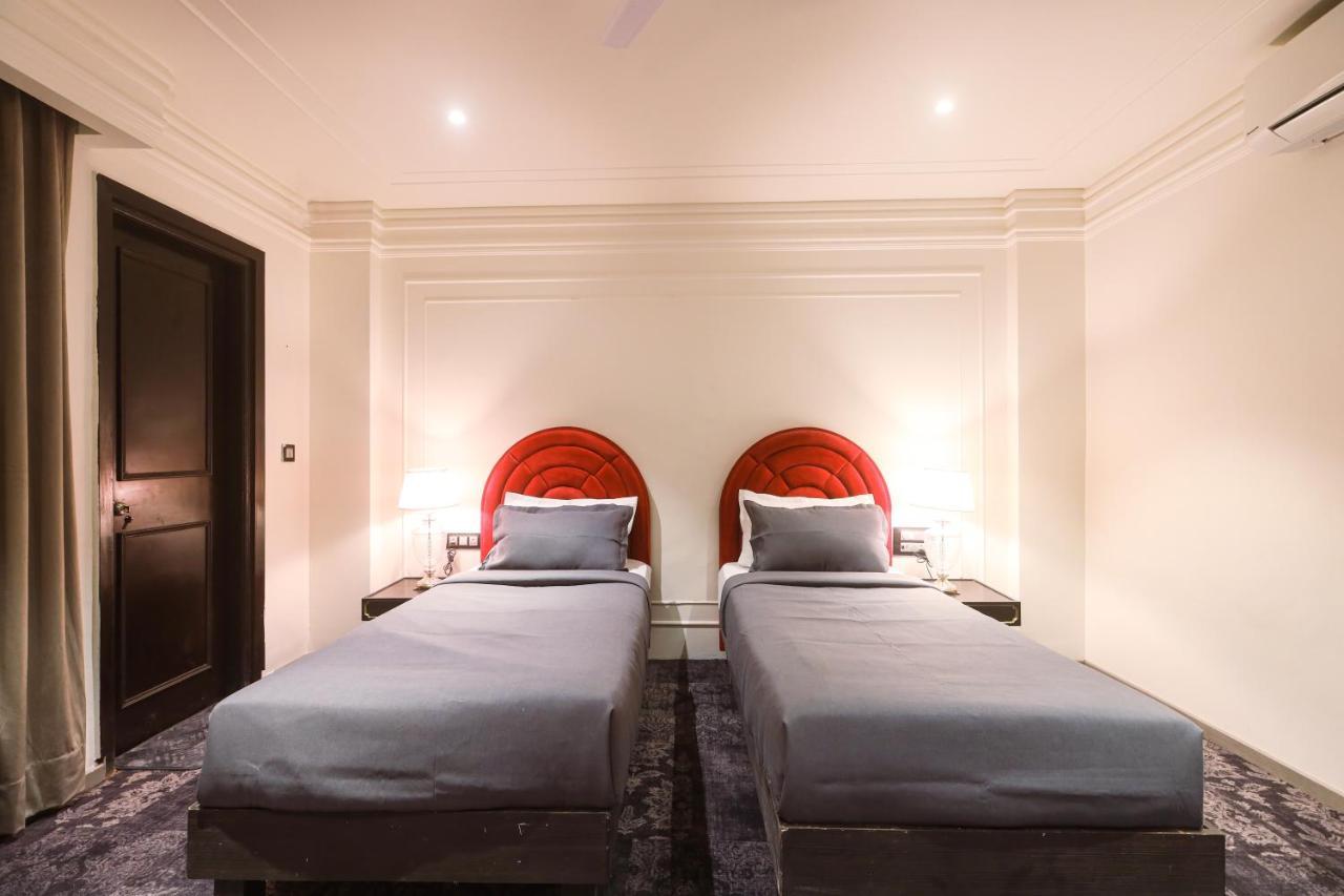 The Saga Hotel New Delhi Exterior photo